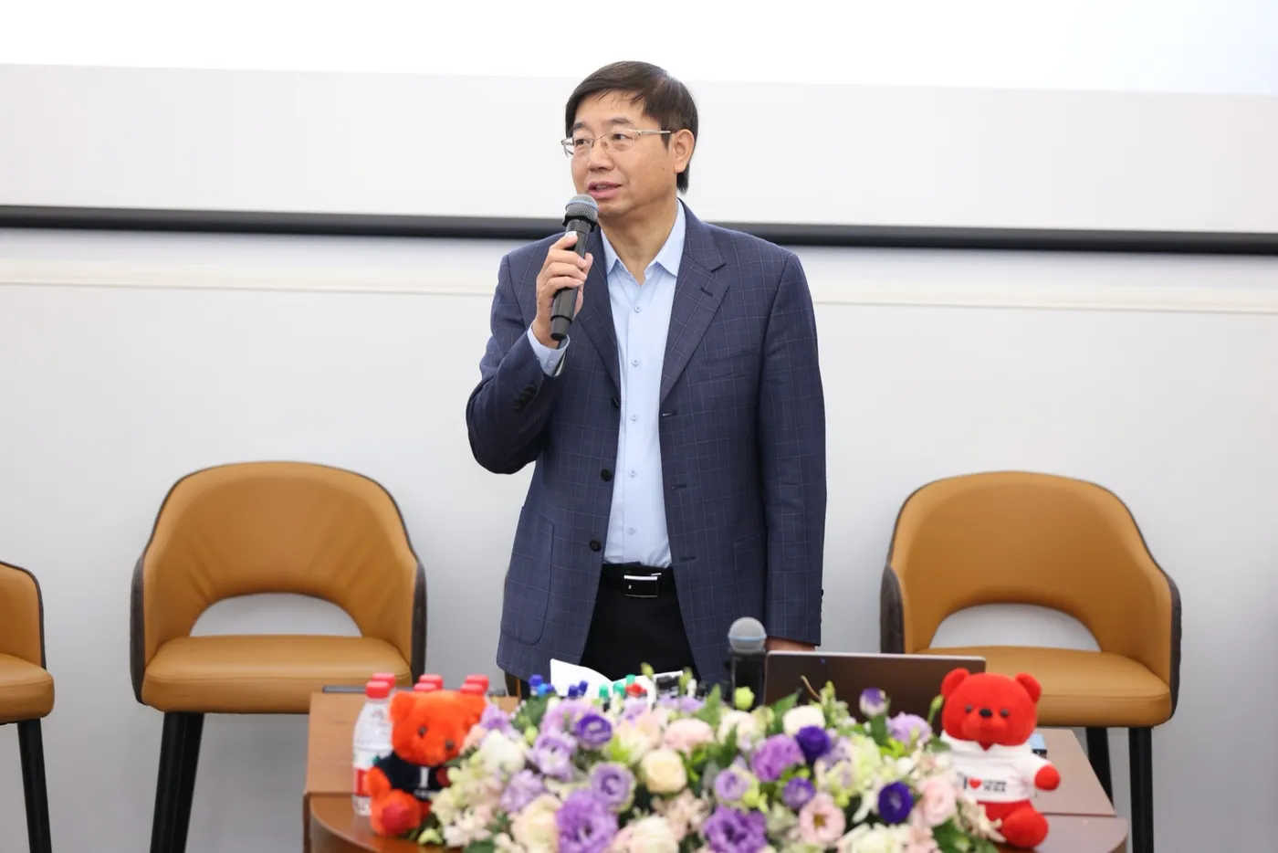 Pingjun Zhou attends the 2025 SME M&A and Succession Roundtable.