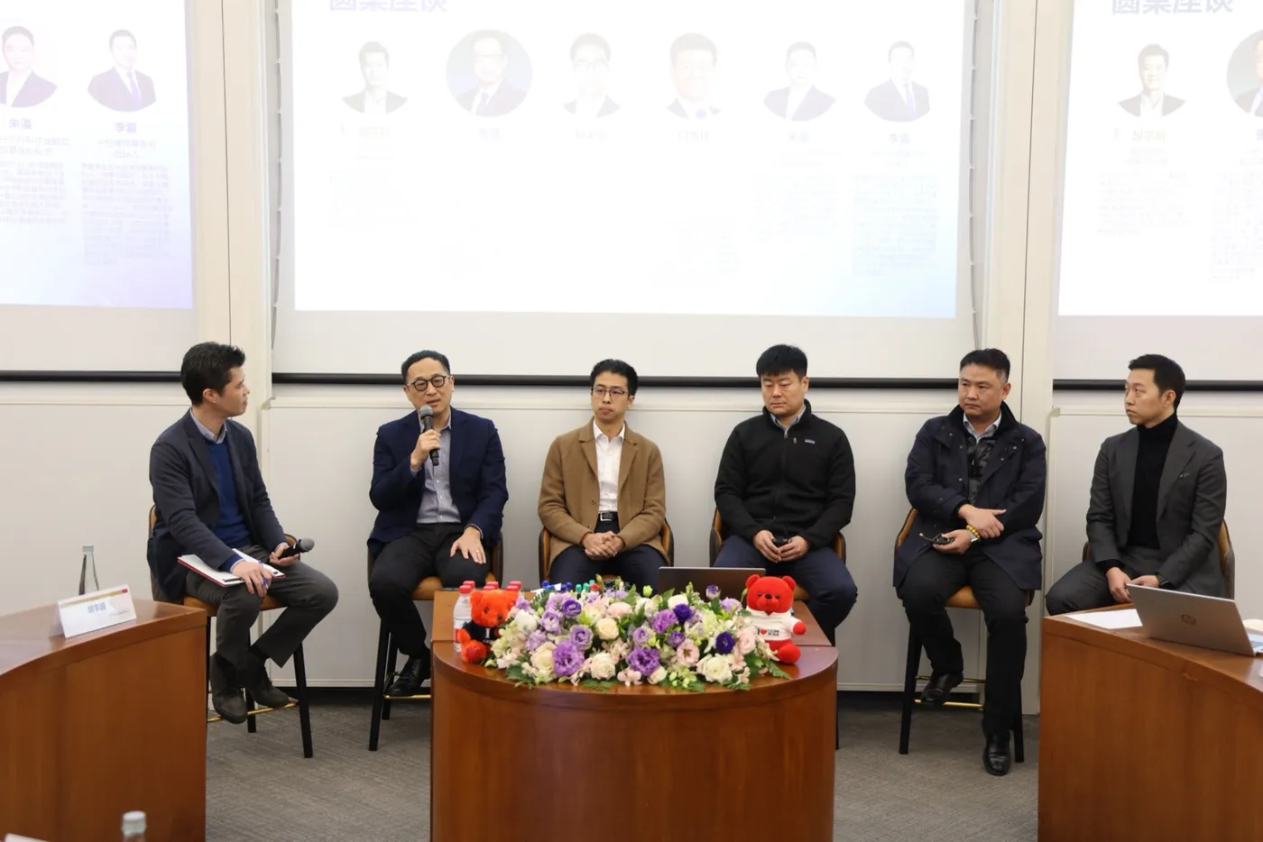 Speakers take part in the panel on evaluating and executing SME acquisitions from different buyer perspectives.