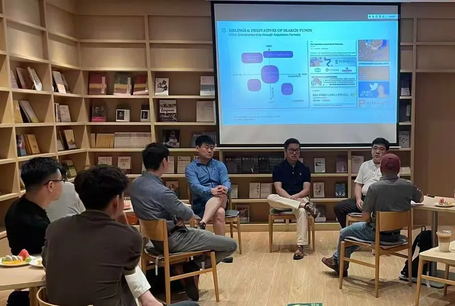 Guest dialogue at the Zhongguancun entrepreneurship sharing session.